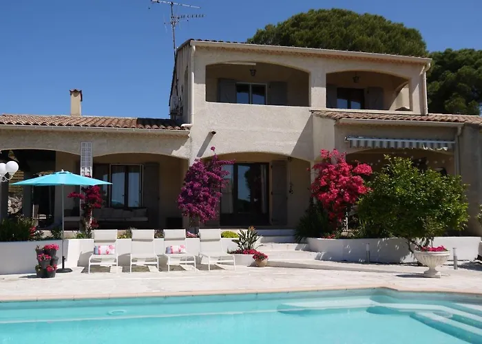 Grand Appartement Dans Maison Avec Piscine Privee